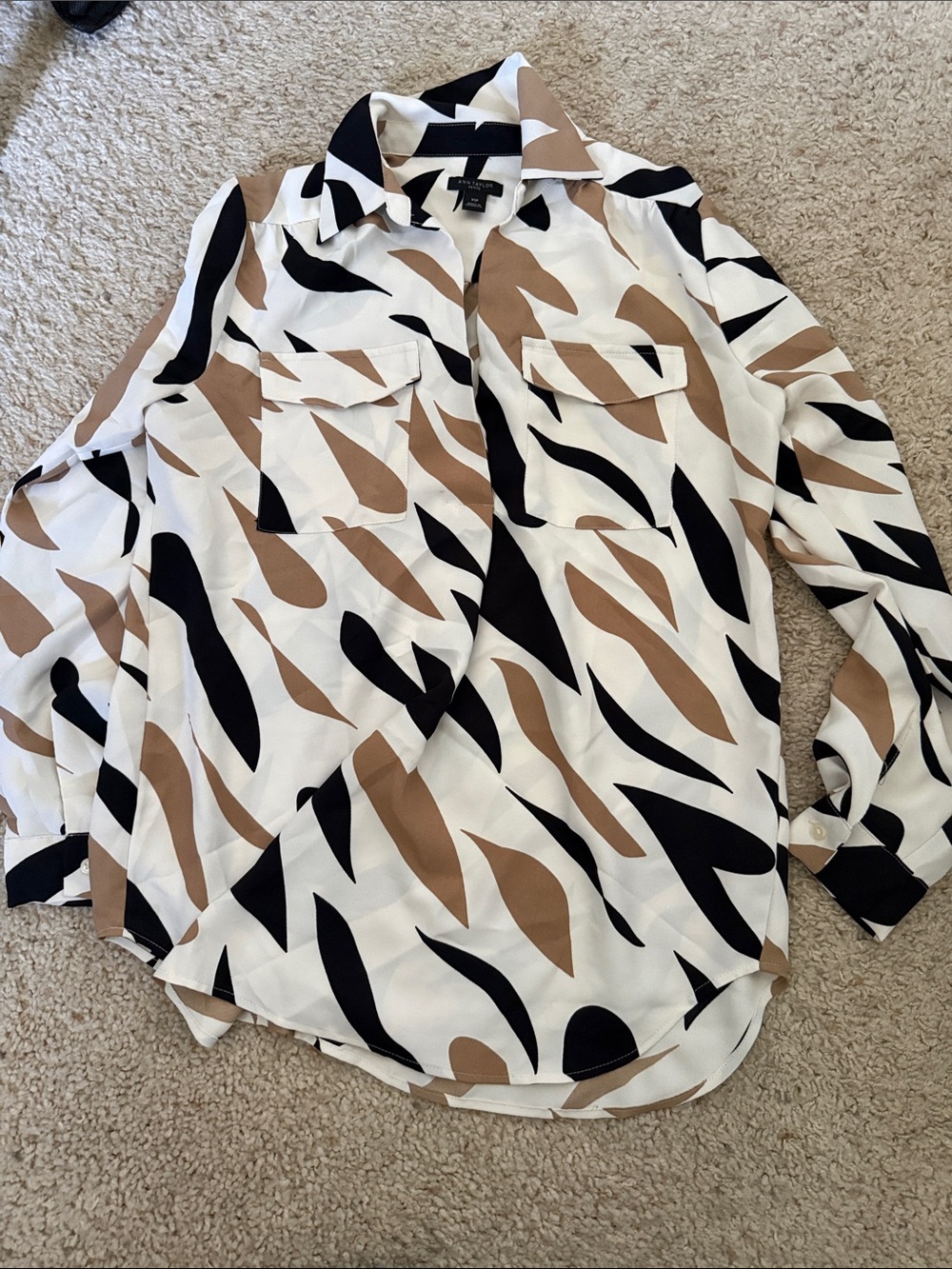 Ann Taylor Black, Tan & White Abstract Button-Up Shirt